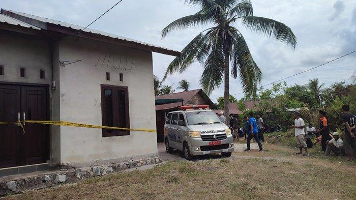 Dalam beberapa kasus kekerasan domestik, motif di balik tindakan ekstrem seperti pembunuhan sering kali berkaitan dengan ketegangan emosional yang mendalam dan situasi yang penuh tekanan. Salah satu kasus tragis yang terjadi di Belitung ini mengungkapkan bagaimana konflik pribadi dan ancaman fisik dapat berujung pada tindakan kejam. Dalam artikel ini, kita akan membahas motif di balik tindakan seorang istri yang membunuh suaminya, dengan mempertimbangkan berbagai aspek, mulai dari cekcok yang terjadi, paksa hubungan badan, hingga ancaman menggunakan senjata tajam. Dengan pemahaman yang mendalam mengenai situasi ini, diharapkan pembaca dapat melihat kompleksitas dari masalah kekerasan dalam rumah tangga. 1. Cekcok yang Memunculkan Ketegangan Cekcok antara pasangan suami istri adalah hal yang umum terjadi dalam setiap hubungan. Namun, dalam konteks rumah tangga yang diwarnai dengan ketidakpuasan, cekcok ini dapat menjadi pemicu dari tindakan yang lebih ekstrem. Dalam kasus di Belitung, cekcok yang terjadi antara suami dan istri tidak hanya bersifat verbal, tetapi juga melibatkan emosi yang intens dan ketegangan yang berkepanjangan. Selama beberapa waktu, pasangan ini mungkin telah mengalami masalah dalam komunikasi. Ketidakmampuan untuk saling memahami dan mendengarkan dapat memperburuk keadaan. Misalnya, perbedaan pandangan mengenai keuangan, pengasuhan anak, hingga masalah pribadi lainnya sering kali menjadi sumber konflik. Dalam hal ini, waspada terhadap pola komunikasi yang buruk sangat penting untuk mencegah konflik yang lebih serius. Cekcok yang berkepanjangan dapat menciptakan atmosfer yang tidak sehat di dalam rumah tangga. Ketika emosi memuncak, perdebatan yang awalnya sepele bisa berubah menjadi pertikaian fisik atau verbal yang merusak. Dalam kasus ini, kemungkinan besar terjadi eskalasi dari pertikaian biasa menjadi perkelahian yang lebih serius, yang pada akhirnya memicu tindakan kekerasan. Para penyelidik dan psikolog seringkali menekankan pentingnya memahami dinamika kekuasaan dalam sebuah hubungan, di mana satu pihak mungkin merasa tertekan atau terancam oleh pihak lainnya. Kekerasan dalam rumah tangga bukan hanya sekedar fisik, tetapi juga emosional. Korban sering kali mengalami trauma yang mendalam akibat cekcok yang terus menerus, sehingga bisa mempengaruhi kesehatan mental mereka. Di sisi lain, pelaku kekerasan mungkin mengalami masalah kontrol emosi yang parah, yang dapat mendorong mereka untuk menggunakan kekerasan sebagai cara untuk menyelesaikan konflik. Hal ini menciptakan lingkaran setan yang sulit untuk diputus, dan sering kali berakhir dengan tragedi. 2. Hubungan Badan yang Dipaksa: Manipulasi dan Kontrol Salah satu aspek paling tragis dalam kasus ini adalah adanya pemaksaan hubungan badan. Ketika salah satu pasangan merasa terpaksa untuk melakukan hubungan intim, hal ini tidak hanya melanggar batasan fisik tetapi juga emosional. Dalam banyak kasus, pemaksaan hubungan badan sering kali merupakan bentuk kekerasan seksual dalam rumah tangga yang tidak diakui. Manipulasi dan kontrol dalam hubungan dapat muncul dalam banyak bentuk, termasuk ancaman, intimidasi, dan pemaksaan. Dalam konteks ini, istri yang merasa dipaksa untuk berhubungan badan dengan suaminya mungkin mengalami rasa tertekan yang luar biasa. Rasa tidak berdaya ini dapat memicu reaksi emosional yang intens, yang pada akhirnya bisa berujung pada tindakan kekerasan. Dalam banyak kasus, pemaksaan hubungan badan menciptakan trauma yang mendalam bagi korban. Rasa kehilangan kendali atas tubuh dan kehidupan pribadi dapat menyebabkan depresi, kecemasan, hingga perilaku menyakiti diri sendiri. Selain itu, perasaan malu dan stigma sosial sering kali membuat korban enggan untuk berbicara tentang pengalaman mereka. Hal ini semakin memperburuk situasi, karena korban merasa terisolasi dan tidak memiliki dukungan. Sangat penting untuk memahami bahwa pemaksaan hubungan badan bukan hanya masalah individu, tetapi juga masalah sosial yang lebih besar. Masyarakat perlu lebih peka terhadap isu ini dan memberikan dukungan kepada korban. Edukasi tentang batasan dalam hubungan serta pentingnya komunikasi yang sehat dapat menjadi langkah awal untuk mencegah terjadinya pemaksaan seksual dalam rumah tangga. 3. Ancaman Menggunakan Senjata Tajam: Tanda Bahaya Dalam kasus ini, ancaman yang dilakukan oleh suami dengan menggunakan celurit menjadi titik balik yang sangat menentukan. Ancaman fisik dengan senjata tajam tidak hanya meningkatkan rasa takut, tetapi juga menciptakan situasi berbahaya yang memperburuk keadaan. Ketika salah satu pasangan merasa terancam secara fisik, reaksi emosional yang muncul dapat menciptakan ketegangan yang ekstrem. Sebagai alat intimidasi, senjata tajam dapat digunakan untuk mengontrol dan menakut-nakuti pasangan. Ancaman semacam ini sering kali menyebabkan korban merasa terjebak, tidak berdaya, dan putus asa. Dalam keadaan tersebut, istri dalam kasus ini mungkin merasa bahwa satu-satunya jalan keluar adalah melalui tindakan kekerasan sebagai bentuk perlawanan. Penting untuk diingat bahwa ancaman fisik dalam bentuk apapun merupakan indikator adanya masalah serius dalam hubungan. Hal ini menunjukkan bahwa salah satu pihak merasa memiliki kekuasaan yang lebih besar atas pihak lainnya. Ketika kekerasan menjadi bagian dari dinamika hubungan, penting untuk mencari bantuan dari profesional, seperti konselor atau petugas penegak hukum, untuk menghentikan siklus kekerasan yang berpotensi berujung tragis. Di sisi lain, masyarakat juga perlu lebih proaktif dalam menangani kasus-kasus kekerasan dalam rumah tangga. Menciptakan lingkungan yang aman bagi korban untuk berbicara dan mencari bantuan sangatlah penting. Kampanye kesadaran masyarakat tentang kekerasan domestik dan pentingnya dukungan untuk korban bisa menjadi langkah awal yang baik. 4. Implikasi Hukum dan Sosial Kasus pembunuhan ini tidak hanya memiliki dampak emosional bagi keluarga dan teman-teman, tetapi juga konsekuensi hukum yang jauh lebih besar. Dalam konteks hukum, tindakan kekerasan seperti pembunuhan akan dikenakan sanksi yang berat. Proses hukum menjadi cara untuk menegakkan keadilan dan mencegah terulangnya kejadian serupa di masa depan. Setiap negara memiliki undang-undang yang berbeda terkait kekerasan dalam rumah tangga dan pembunuhan. Di Indonesia, terdapat beberapa pasal yang mengatur tentang kekerasan dalam rumah tangga, termasuk sanksi bagi pelaku. Namun, seringkali penegakan hukum tidak berjalan dengan baik karena stigma sosial dan kurangnya pemahaman tentang masalah ini di kalangan masyarakat. Selain itu, kasus ini juga menyoroti pentingnya intervensi sosial. Masyarakat harus lebih peka terhadap tanda-tanda kekerasan dalam rumah tangga dan bersedia memberikan dukungan kepada korban. Menyediakan layanan dukungan bagi korban dan edukasi tentang hak-hak mereka dapat membantu mengurangi risiko kekerasan lebih lanjut. Sebagai penutup, penting untuk menyadari bahwa setiap tindakan kekerasan dalam rumah tangga tidak boleh dianggap remeh. Mengedukasi diri sendiri dan orang lain tentang masalah ini, serta mendukung inisiatif yang bertujuan untuk memberantas kekerasan dalam rumah tangga, adalah langkah penting menuju masyarakat yang lebih aman dan sehat.