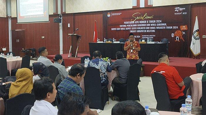 Pemilihan kepala daerah (Pilkada) merupakan momen penting dalam proses demokrasi di Indonesia. Salah satu daerah yang akan melaksanakan pemilihan bupati dan wakil bupati adalah Kabupaten Belitung. Dalam menghadapi momen tersebut, Komisi Pemilihan Umum (KPU) Kabupaten Belitung melakukan sosialisasi terkait Peraturan Komisi Pemilihan Umum (PKPU) Nomor 8 Tahun 2024. PKPU ini menjadi acuan bagi calon bupati (bacabup) dan calon wakil bupati (bacawabup) dalam mendaftar dan berpartisipasi dalam Pilkada. Sosialisasi ini bertujuan untuk memberikan pemahaman yang jelas kepada calon, partai politik, dan masyarakat mengenai proses, syarat, dan mekanisme yang diatur dalam PKPU. Dalam artikel ini, akan dibahas secara mendalam mengenai sosialisasi yang dilakukan oleh KPU dan berbagai aspek penting terkait PKPU Nomor 8 Tahun 2024. 1. Pentingnya Sosialisasi PKPU bagi Bacabup dan Bacawabup Sosialisasi terhadap PKPU Nomor 8 Tahun 2024 sangat penting untuk memastikan bahwa semua pihak yang terlibat dalam pemilihan memahami aturan yang berlaku. Proses pemilihan bupati dan wakil bupati tidak hanya melibatkan para calon, tetapi juga partai politik, tim sukses, dan masyarakat. Dengan adanya sosialisasi yang baik, diharapkan dapat mengurangi kesalahan dalam proses pendaftaran dan meminimalisir sengketa yang mungkin timbul di kemudian hari. KPU sebagai lembaga yang bertanggung jawab dalam penyelenggaraan pemilu memiliki tugas untuk mengedukasi dan memberikan informasi terkait berbagai regulasi yang harus dipatuhi. Melalui sosialisasi ini, calon yang akan mendaftar dapat mengetahui dengan jelas syarat-syarat yang harus dipenuhi, dokumen apa saja yang perlu disiapkan, serta tahapan-tahapan yang harus dilalui. Hal ini juga mencakup pengenalan terhadap visi dan misi pasangan calon, serta mekanisme kampanye yang akan dilakukan. Pentingnya sosialisasi ini juga mencakup aspek transparansi. Masyarakat berhak untuk mengetahui bagaimana proses pemilihan akan berlangsung, sehingga mereka dapat berpartisipasi secara aktif dan mengawasi jalannya pemilihan. Dengan demikian, sosialisasi PKPU dapat meningkatkan kepercayaan publik terhadap penyelenggaraan pemilu dan meminimalisir potensi konflik yang mungkin terjadi. 2. Isi dan Ketentuan PKPU Nomor 8 Tahun 2024 PKPU Nomor 8 Tahun 2024 mengatur berbagai hal terkait proses pencalonan bupati dan wakil bupati. Di dalam peraturan ini, terdapat beberapa hal penting yang perlu diperhatikan oleh setiap calon. Pertama, ada ketentuan mengenai syarat calon. Syarat ini meliputi persyaratan administratif, seperti usia minimal, pendidikan, dan kelayakan secara hukum. Syarat ini dirancang untuk memastikan bahwa calon memiliki kapasitas yang memadai untuk menjalankan tugas sebagai kepala daerah. Selain itu, PKPU ini juga mengatur mengenai proses pendaftaran calon. Proses pendaftaran akan dilakukan secara daring dan luring, sehingga memudahkan calon untuk mendaftar. KPU juga menekankan pentingnya keakuratan data, serta kejelasan dalam pengisian formulir pendaftaran. Dalam hal ini, calon diharapkan dapat melengkapi semua dokumen yang dibutuhkan agar proses pendaftaran dapat berjalan lancar. Ketentuan lain yang tidak kalah penting adalah mengenai kampanye. PKPU Nomor 8 Tahun 2024 mengatur tentang tata cara dan batas waktu kampanye, serta etika yang harus diikuti oleh para calon. KPU berharap agar kampanye dilakukan dengan meningkatkan kualitas demokrasi, bukan justru menurunkan integritas pemilu. Oleh karena itu, sosialisasi mengenai kampanye ini sangat krusial agar calon dapat memahami batasan dan kewajiban mereka selama masa kampanye. 3. Dampak Sosialisasi terhadap Partai Politik Partai politik memainkan peran penting dalam pencalonan bacabup dan bacawabup. Sosialisasi yang dilakukan oleh KPU mengenai PKPU Nomor 8 Tahun 2024 memiliki dampak signifikan terhadap partai politik yang akan mengusung calon. Dengan adanya sosialisasi ini, partai politik dapat lebih memahami dan mempersiapkan diri dalam merencanakan strategi pencalonan dan kampanye. Salah satu dampak positif dari sosialisasi ini adalah peningkatan pemahaman partai politik tentang aturan dan regulasi yang berlaku. Partai yang memiliki pemahaman yang baik mengenai PKPU akan lebih siap dalam proses pendaftaran dan tidak akan terjebak dalam kesalahan administratif yang dapat menghambat calon mereka. Dengan demikian, sosialisasi ini berkontribusi pada terciptanya proses pemilihan yang lebih baik dan efisien. Sosialisasi juga memberikan kesempatan bagi partai politik untuk berinteraksi langsung dengan KPU. Dalam forum sosialisasi, partai politik dapat mengajukan pertanyaan dan mendapatkan klarifikasi mengenai hal-hal yang mungkin belum dipahami. Hal ini membuka ruang bagi dialog dan kolaborasi antara KPU dan partai politik, yang pada akhirnya akan bermanfaat bagi kelancaran proses pemilihan. 4. Peranan Masyarakat dalam Proses Pemilihan Masyarakat memiliki peranan penting dalam proses pemilihan bupati dan wakil bupati. Dalam konteks sosialisasi PKPU Nomor 8 Tahun 2024, masyarakat diharapkan dapat berperan aktif dalam mengawasi proses pemilihan. Dengan mengetahui aturan dan ketentuan yang berlaku, masyarakat dapat lebih kritis dalam melihat proses pencalonan dan kampanye yang dilakukan oleh para calon. Sosialisasi ini juga penting untuk meningkatkan partisipasi masyarakat dalam pemilu. Dengan pemahaman yang baik mengenai proses pemilihan, masyarakat akan lebih termotivasi untuk menggunakan hak suara mereka. Keterlibatan masyarakat dalam proses pemilihan sangat vital untuk menciptakan pemimpin yang benar-benar mencerminkan aspirasi rakyat. Selain itu, masyarakat juga dapat berperan sebagai pengawas independen. Dengan adanya pengetahuan yang cukup mengenai PKPU, masyarakat dapat melaporkan setiap pelanggaran atau penyimpangan yang terjadi selama proses pemilihan. Hal ini akan membantu KPU dalam menjaga integritas pemilu dan memastikan bahwa pemilihan berjalan dengan adil dan transparan.